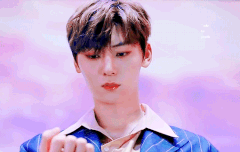 봄바람 뮤비 황민현 gif