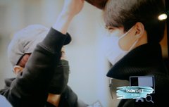 동생머리에 머 묻었다고 정리해주는 시우민 좀 봐