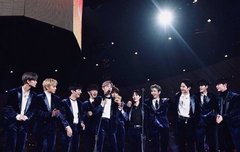 다 같이 있는 사진 좀ㅠㅠ