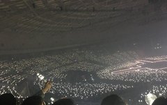 근데 콘서트현장 진짜 예뿌다