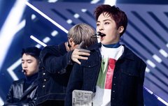 시우민 사진 더줘 ㅠ ㅋㅋㅋ