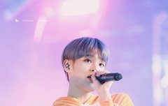 일년전 캐롤부르는대휘