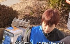 시우민 못보던 목격사진? 직찍?