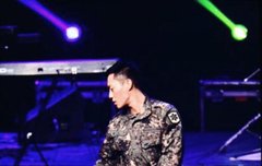 헐 두준이 군행사 무대함