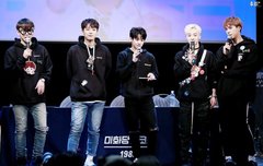 라이트들 새해 복 많이 받아!!