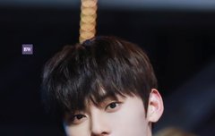 민현님은 보라색이 너무 어울려