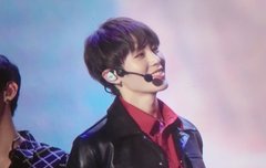 오늘 하성운 복근공개했어!!