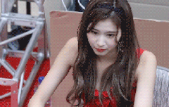 사나, 녹는 애교 미소