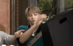 휘청휘청 헐랭 엑소 카이 종인 움짤