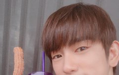 슨이가 진영이 간식차 보내준거 봤어??