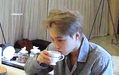 옥수수 엑소 리얼리티 엑사세 자다깬 카이 종인 움짤3