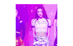 유나는 화려하게 생겨서