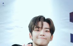 어제 브이앱 로운 너무 잘생김...