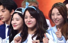 김세정의 배꼽이 예뻐요