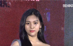 여자친구 패션쇼 포토월 예삐예삐