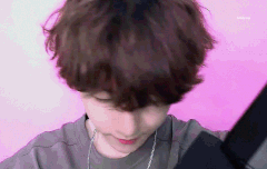 190404 배그 백현이.gif