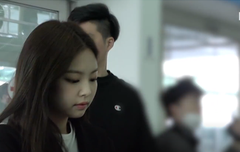 블랙핑크 오늘 출국 존예 하트주자!