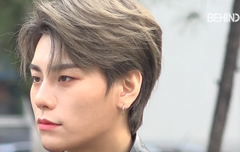 오늘 뮤뱅출근 존잘!