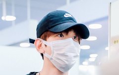 190418 HND 출국 백현 고화질