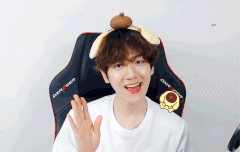 190509 배그 백현이.gif 3