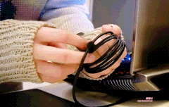 백현인 손도 예쁘네