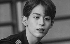 김현빈 흑백 ....진짜 잘생겼다