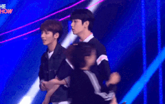 태현 팔짱끼는이유