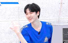 사람 한 명 살려줘 ㅠ