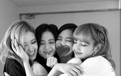 블핑이들!!!!제니 리사 지수 로제!!!!!!!