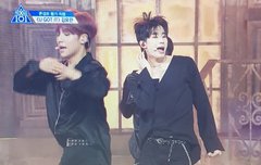 놀란가슴진정시키는친구와 뒷목삐끗한친구.