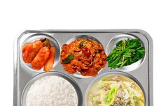 오늘은점심에감자달걀국있었네