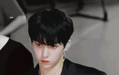 얘 뭐하는 애지..?