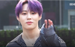 하성운 뮤뱅출근 눈맞춤 ^^