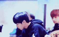 나 타팬인데 물어볼데가 없어서 김우석 이짤