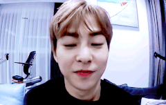 8월도 시우민 꾹기