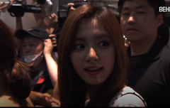 트와이스 늦은 입국 아이 예삐다~