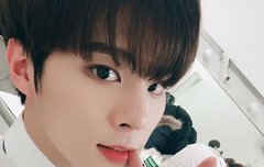 김우석만 보면 가슴이 ㅈㄴ