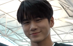 옹성우 출국 매력이 뿜뿜!!!!