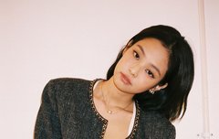 제니 표정 좋다