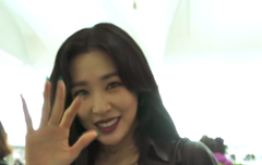 티파티 출국 너무 예삐다