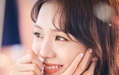 지수 웃는거 이뻐