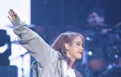 아이유님이 콘서트서 입으셧던 바지