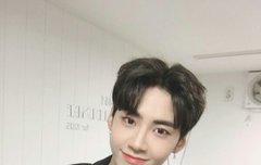 진혁이 요즘 셀카 진짜 잘찍음