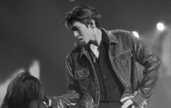 타이트해 듣고있는데