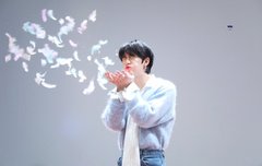 현진이 뭐 불때마다 입 3자 되는거 귀여움 ㅋㅋ