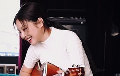 기타 든 제니 ㅋㅋㅋㅋ