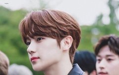 누군지 알려주실 분??