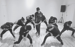 강다니엘 여태까지 나온 곡이 10곡인데 안무영상이 7개야