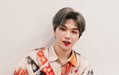 강다니엘 화려한 셔츠도 진짜 잘 소화해ㅋㅋㅋㅋㅋㅋ