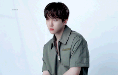 백현 더블유 비하인드 2.gif